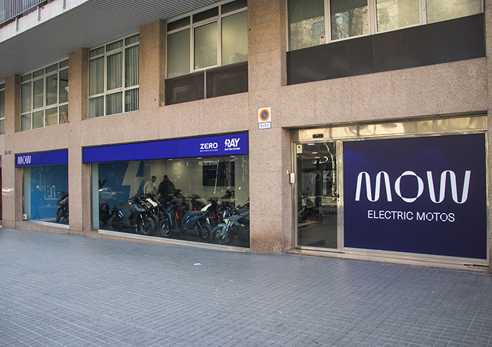 Foto QUADIS arranca con la moto eléctrica en Barcelona.